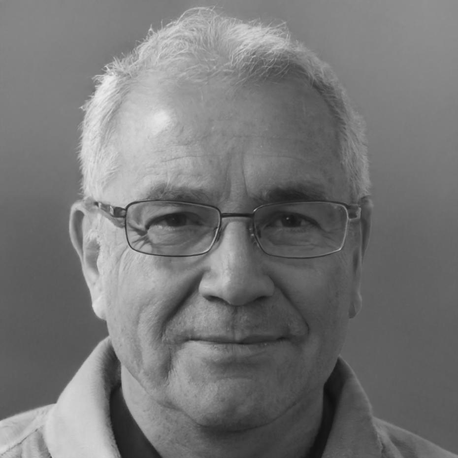 Portrait de Léonard Bruneau, responsable pédagogique avec 12 ans d'expérience en contrôle de gestion